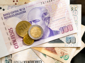 阿根廷实施外汇管制 黑市比索兑美元刷新历史低点